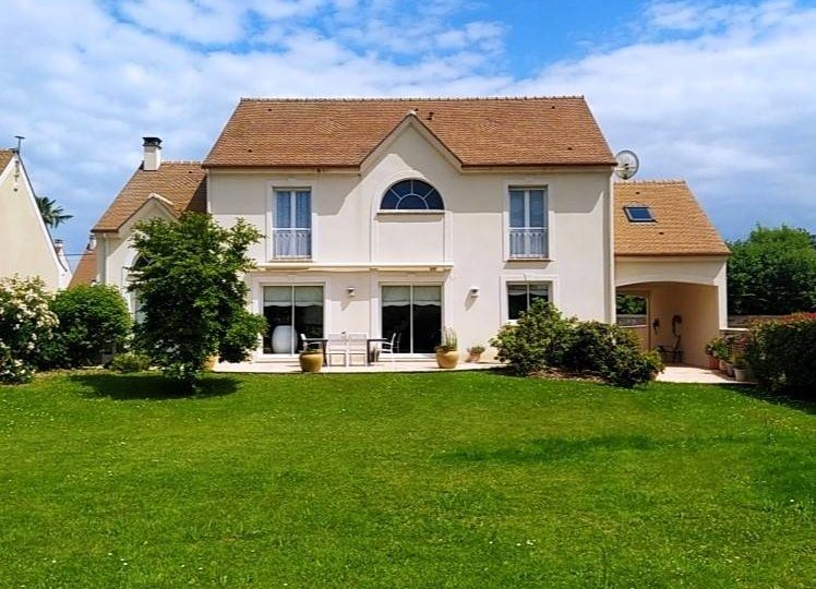 Maison à Favières 230m²  1