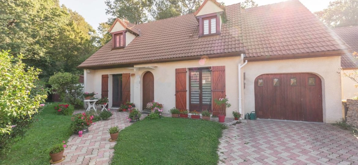 Maison à Roissy-en-Brie 122m²  1