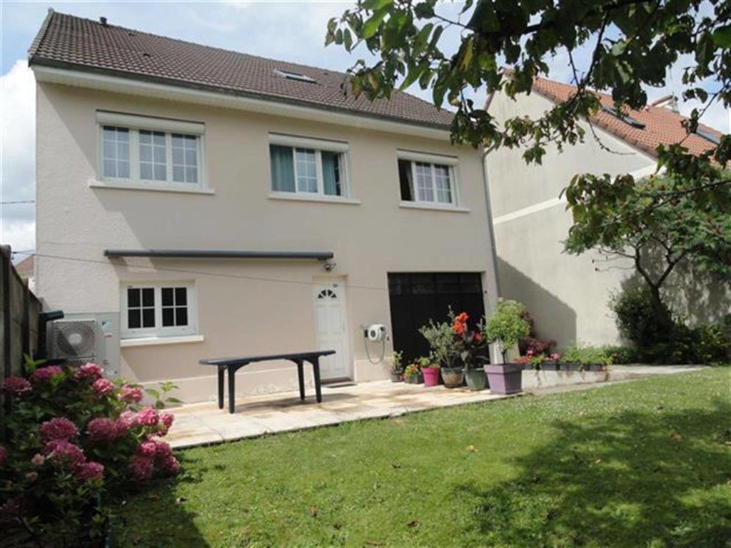 Maison à ROISSY EN BRIE 184m²  1