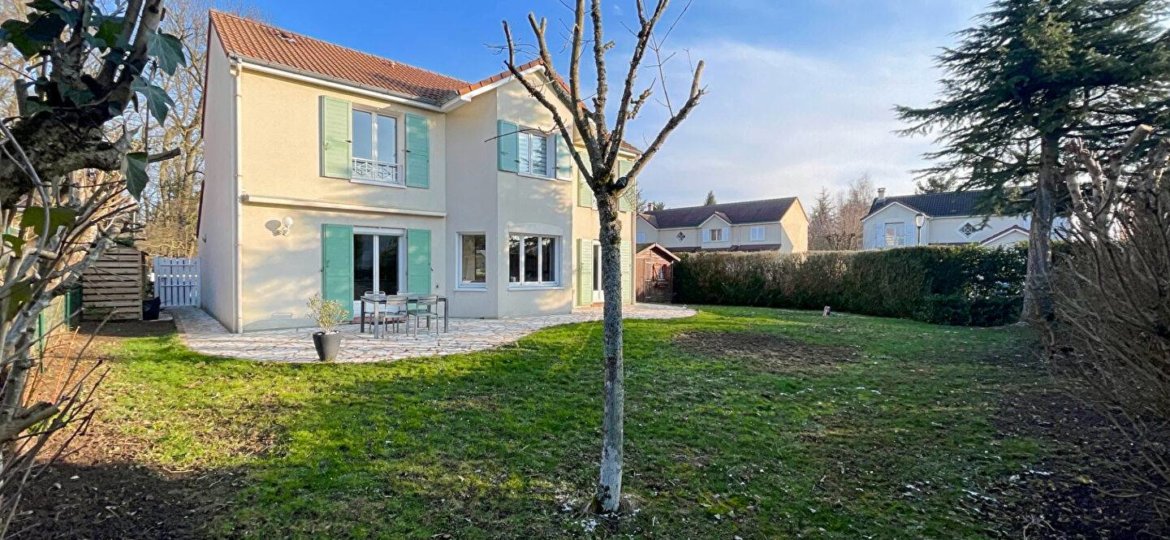 Maison à Ozoir-la-Ferrière 140m² 1 1