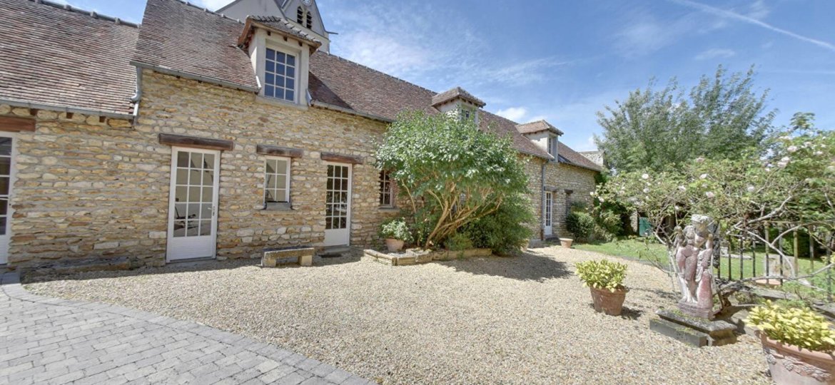 Maison à Chevry-Cossigny 196m²  1