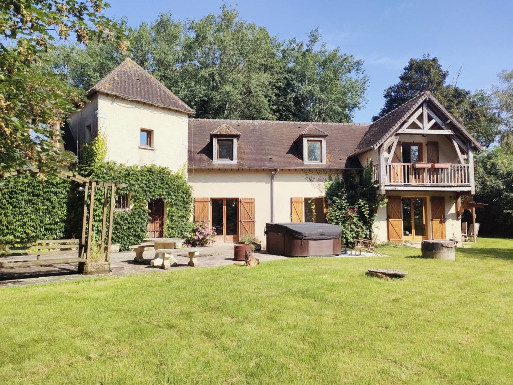 Maison à Bannost-Villegagnon 328m²  1