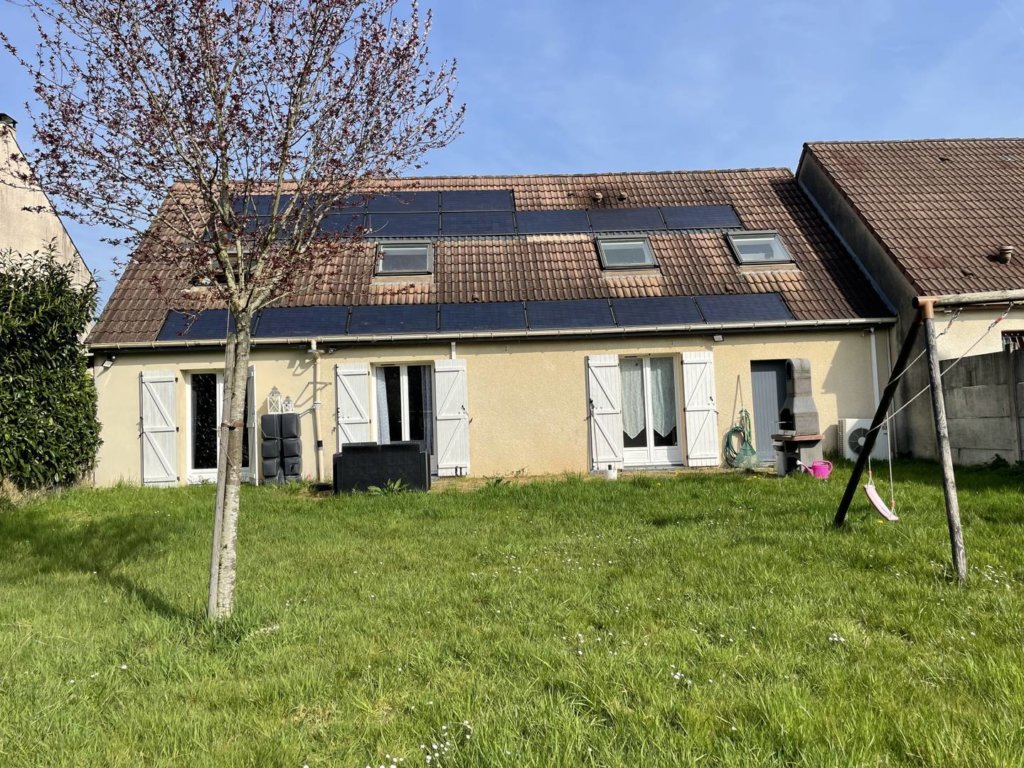 Maison à CHEVRU 137m²  1