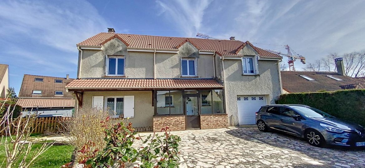 Maison à Roissy-en-Brie 145m² 1 1