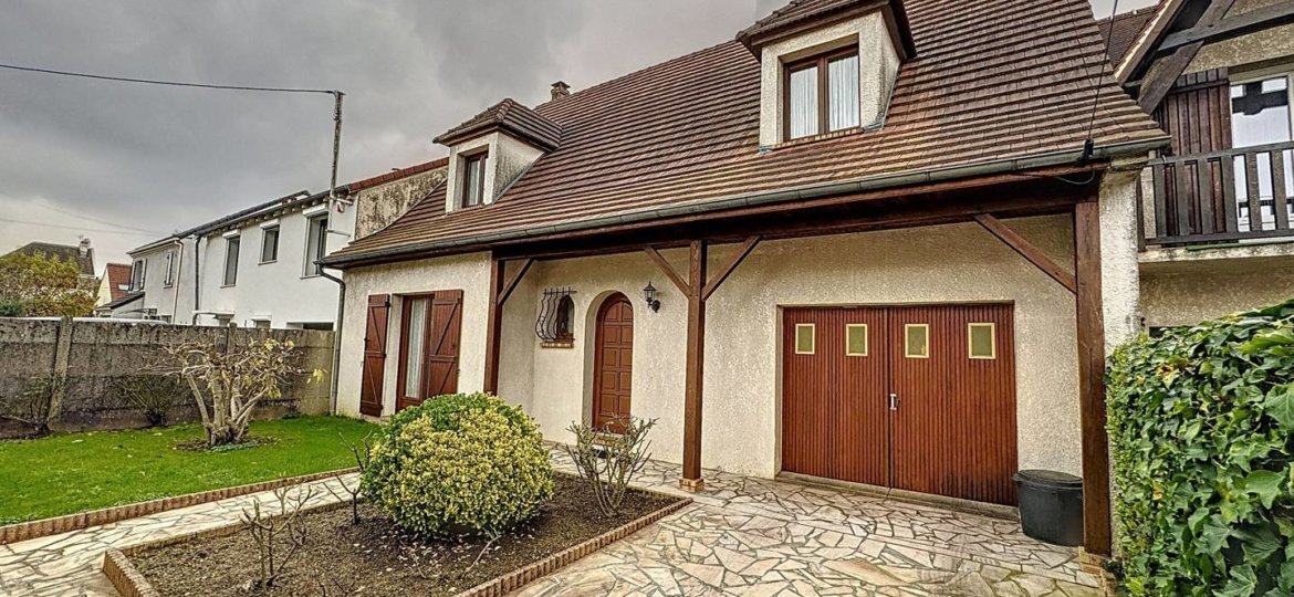 Maison à Roissy-en-Brie 118m²  1