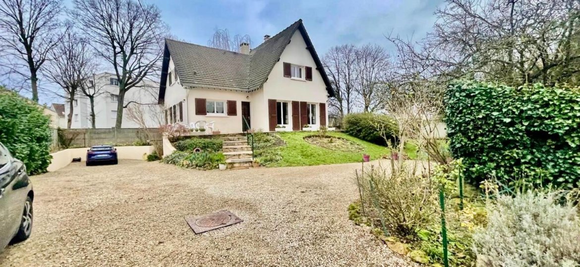 Maison à Pontault-Combault 142m²  1