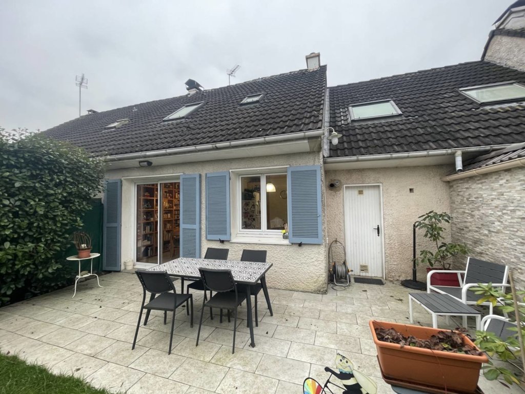 Maison à Ozoir-la-Ferrière 93m²  1