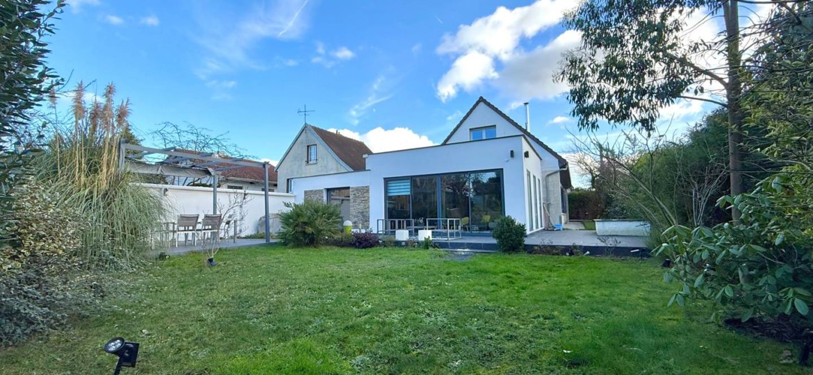 Maison à Pontault-Combault 168m²  1