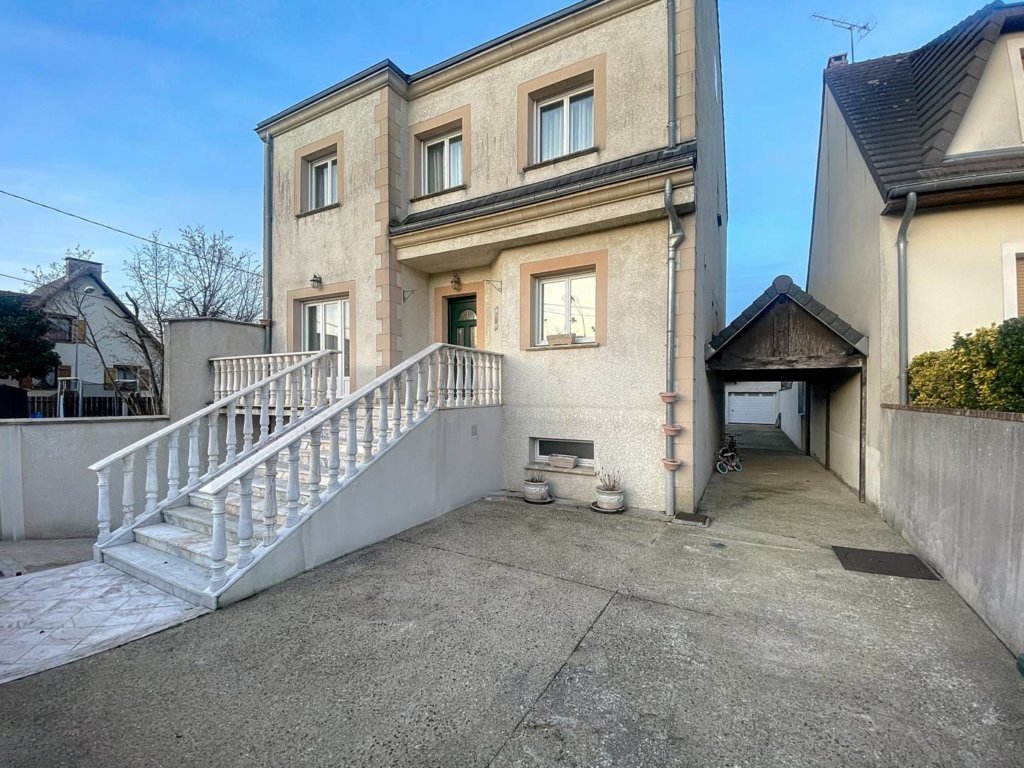 Maison à Roissy-en-Brie 190m²  1