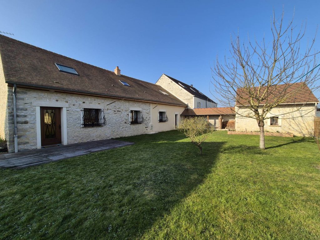 Maison à Jouy-le-Châtel 192m²  1