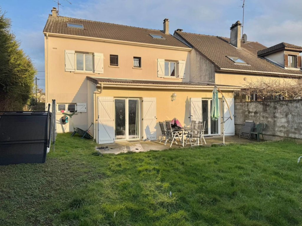 Maison à Ozoir-la-Ferrière 182m²  1